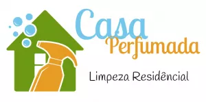 Logo Editável de Limpeza Residencial com Casa e Spray